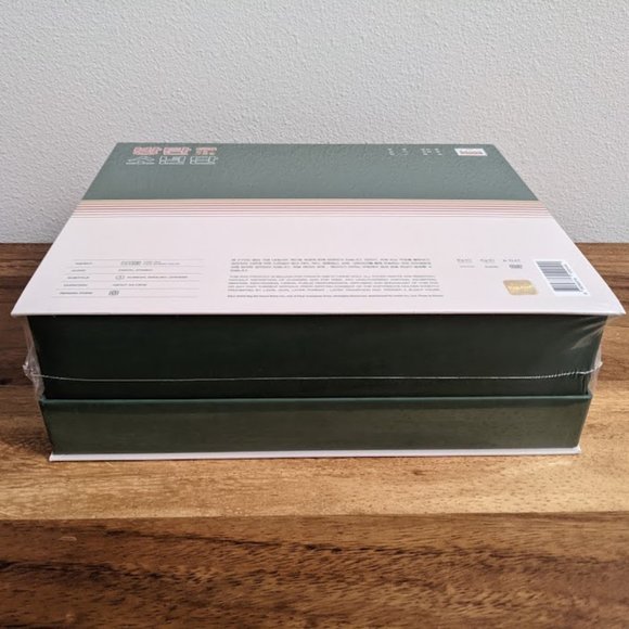 Brand New Sealed BTS 2021 Season's Greeting and Calendar - Picture 4 of 8